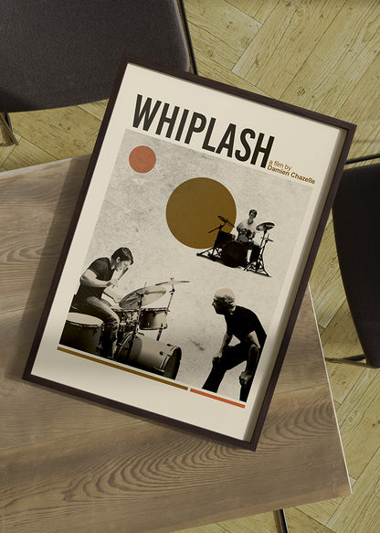 Minimalistički poster filma Whiplash na zidu umetničkog enterijera.